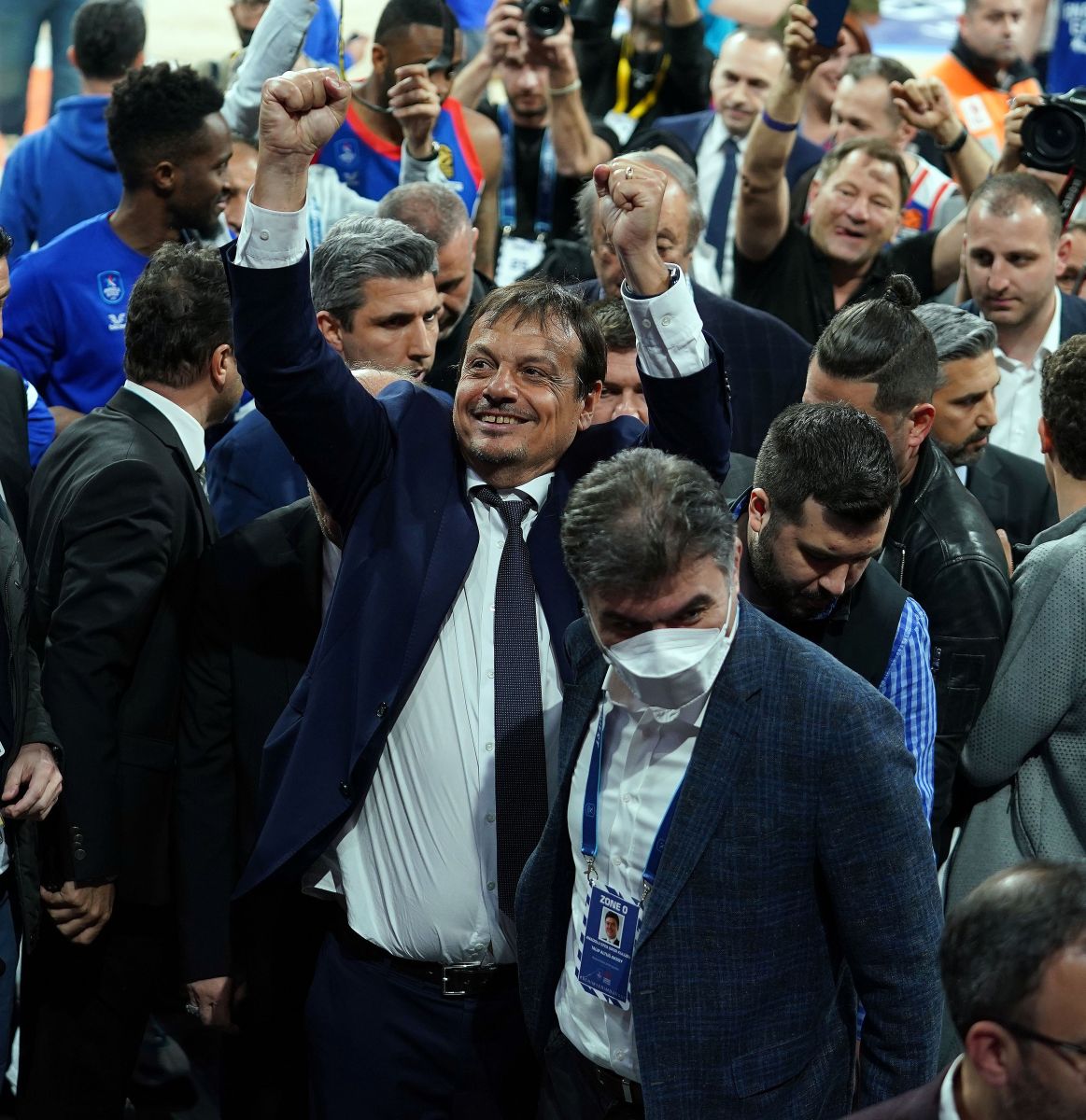 Anadolu Efes Final-Four'a yükseldi